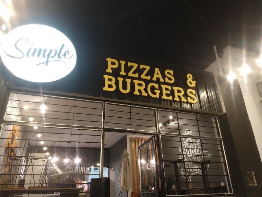 Simple Pizzas & Burger’s Blas Parera
