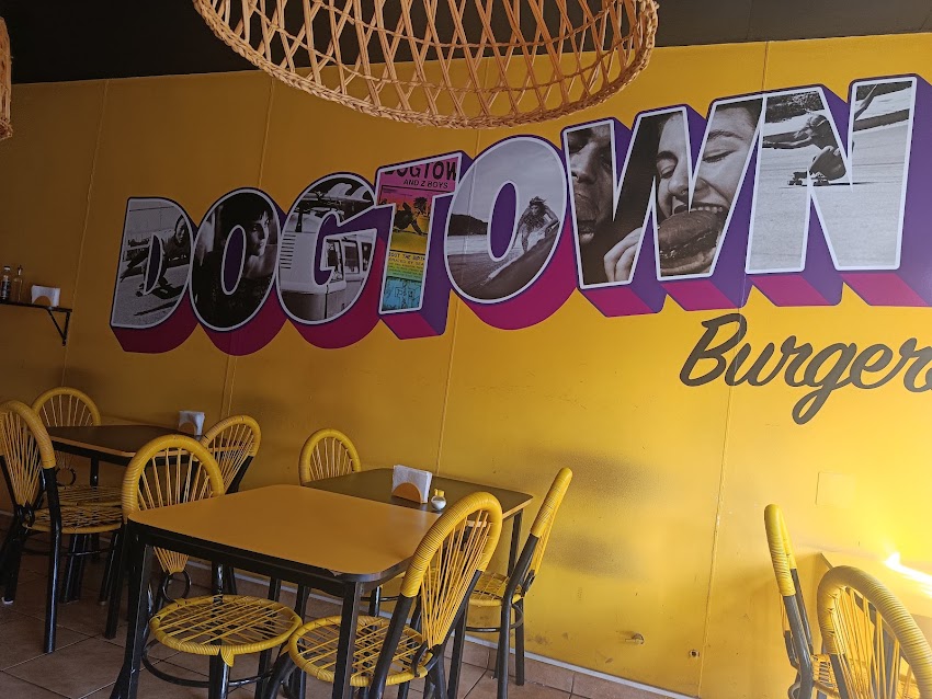 Dogtown Burgers Villa Lynch