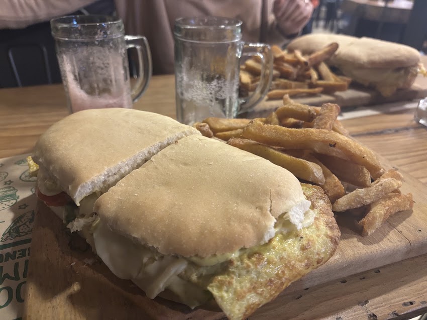 Refugio coffee&beer – Cafetería, Casa de Té, helados y comida rapida