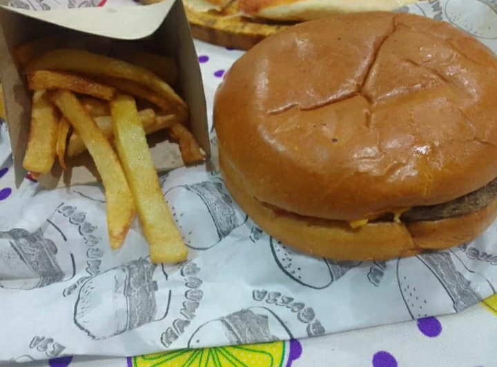 SABORA MEGA (Hamburguesería)