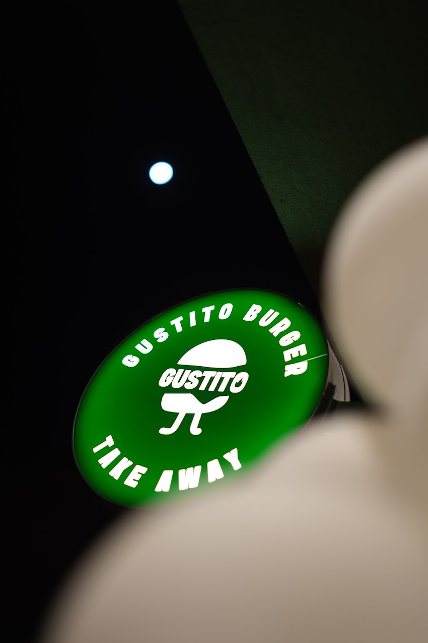 GUSTITO BURGER