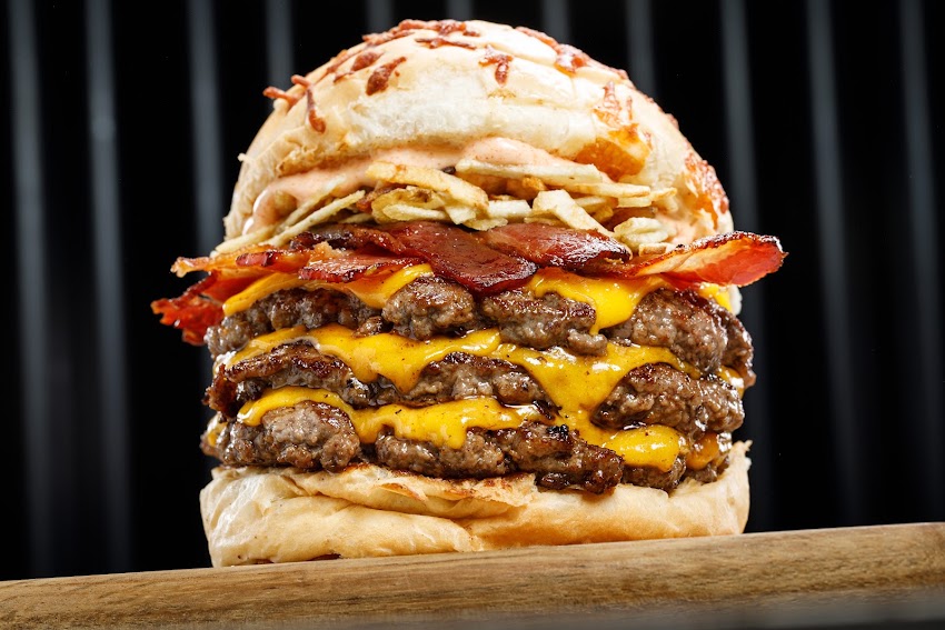 4090 Burger & Fries
