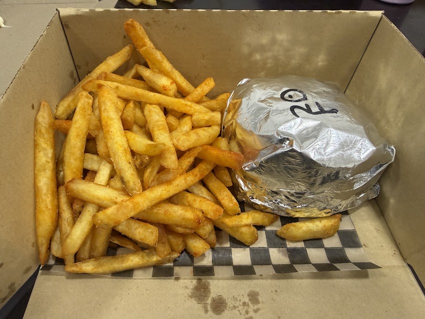 Tirana burger store